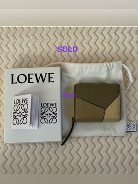🌿🌿SOLD🌿🌿 Loewe Olive and Beige Puzzle Compact Wallet Box /Dust bag / COA